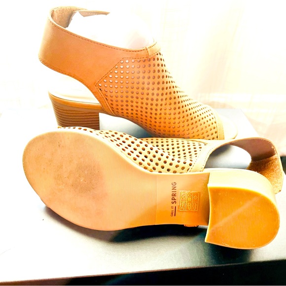 Tan brown, open toe, size 7 - Picture 3 of 4